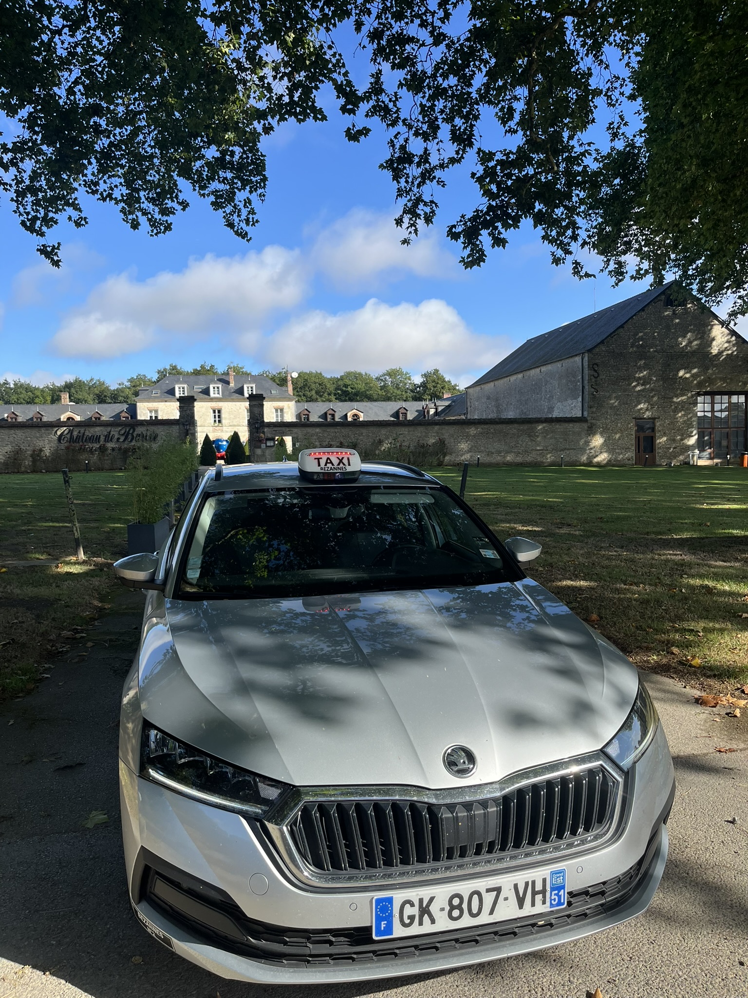 Taxi en attente pour vatry, reims, chalons, blanc coteaux